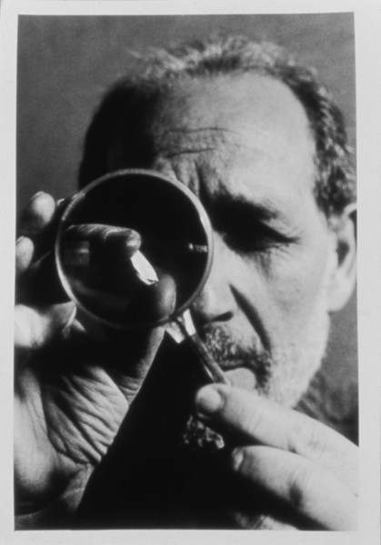 Ritratto di Emilio Isgrò, foto di Ferdinando Scianna