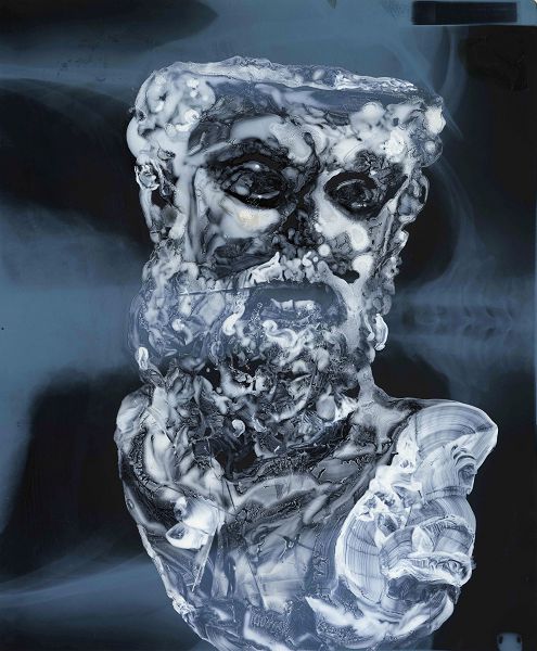 Massimo Pulini, Interno rotto, 2020, olio su radiografia, 43 x 35 cm.